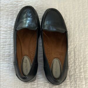 Hush Puppies Black Leather Loafers Timeless Slip-On Style